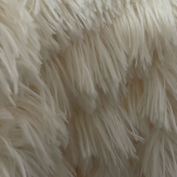 Store Closing - Last 2‼️ Ivory Faux Fur Jacket - Picture 8 of 8